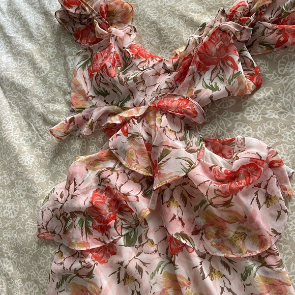 Elegant flowy summer dress with two side cut out - Picture 2 of 2